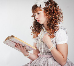 Hika in Sweet Lolita - reading (Carsten Tolkmit)